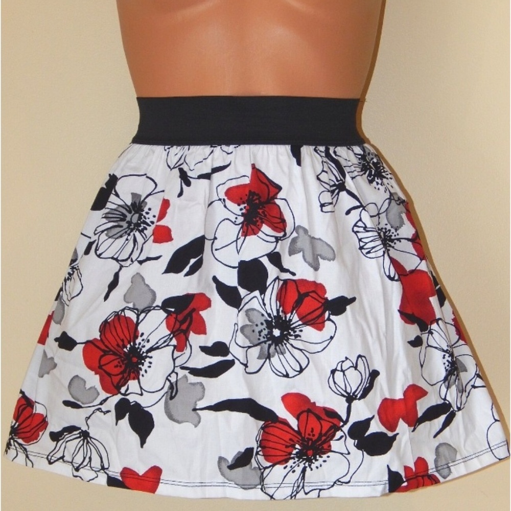 Stargazer Mini Skirt Skatercore M Floral NWT